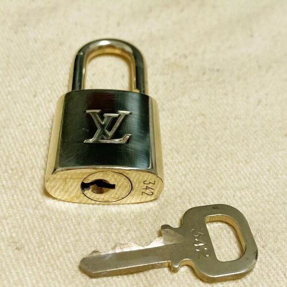 LOUIS VUITTON LV 10 SET PADLOCK KEY BAG CHARM CADENA GOLD PLATED FRANCE 39PDA129 - Picture 4 of 4